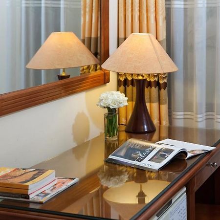 Lucky Central Hotel & Travel Hanoi Bagian luar foto