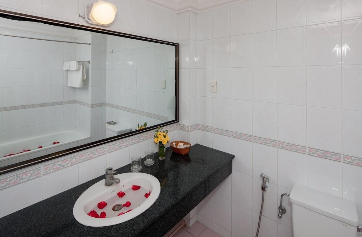 Lucky Central Hotel & Travel Hanoi Bagian luar foto