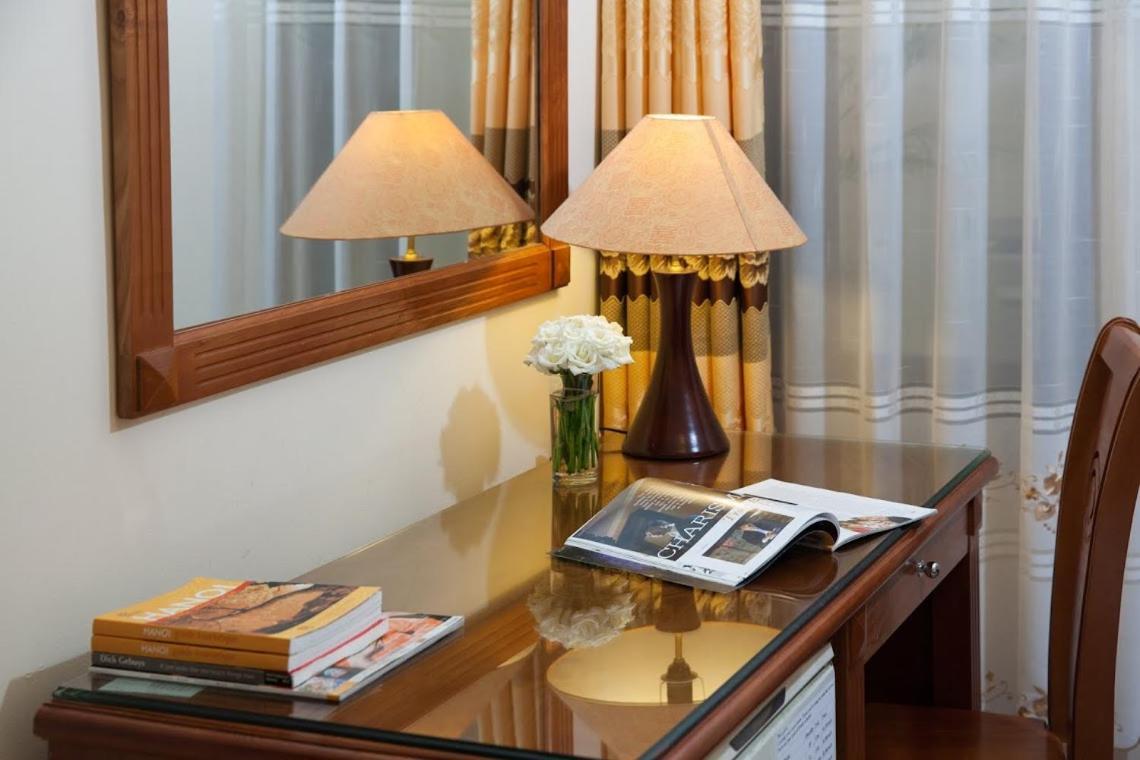 Lucky Central Hotel & Travel Hanoi Bagian luar foto