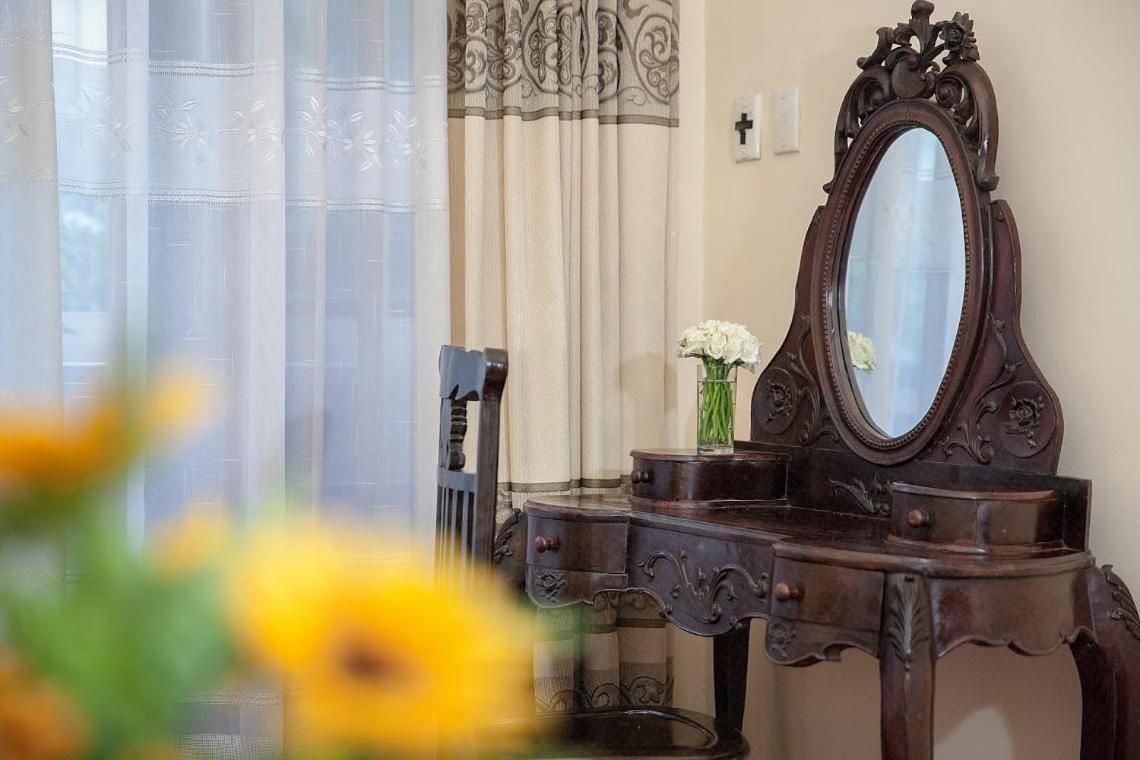 Lucky Central Hotel & Travel Hanoi Bagian luar foto